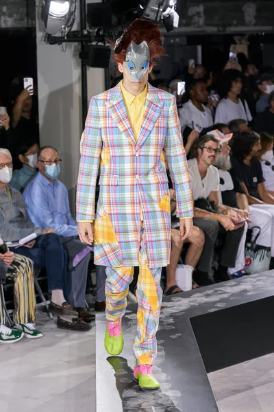 Look 16